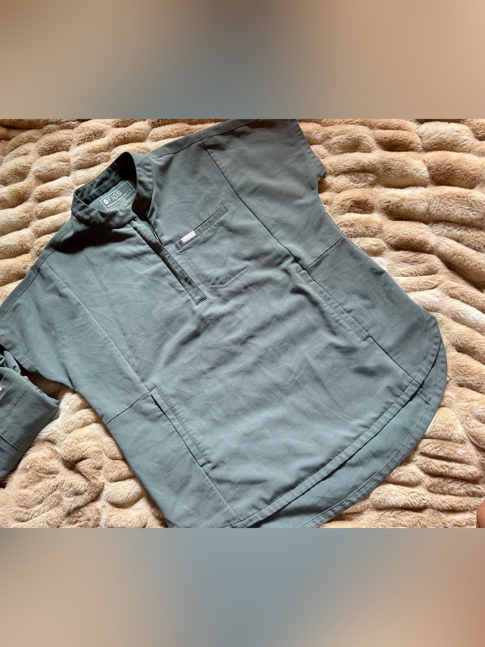 FIGS women’s Slate Green  Scrub Top